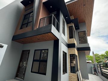 FOR SALE AMAZING MODERN 2 STOREY DUPLEX HOUSE IN LAGUNA