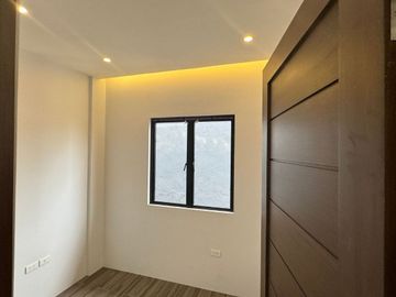 FOR SALE AMAZING MODERN 2 STOREY DUPLEX HOUSE IN LAGUNA