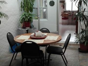 Venta de casa: 4 recámaras, 3.5 baños, también con uso de suelo comercial en Col. Condesa
