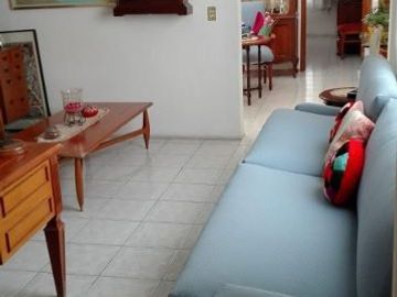 Venta de casa: 4 recámaras, 3.5 baños, también con uso de suelo comercial en Col. Condesa