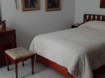 Venta de casa: 4 recámaras, 3.5 baños, también con uso de suelo comercial en Col. Condesa