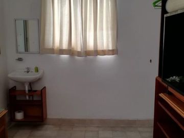 Venta de casa: 4 recámaras, 3.5 baños, también con uso de suelo comercial en Col. Condesa