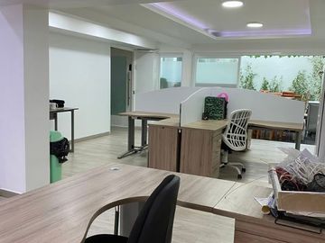 Venta de edificio de oficinas impecable: 929m2 constr. 4 niveles, elevador. Col. Roma Norte