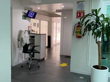Venta de edificio de oficinas impecable: 929m2 constr. 4 niveles, elevador. Col. Roma Norte