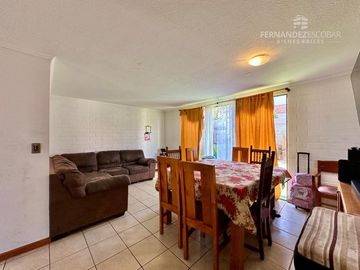 SAN FELIPE - VENDE CASA DE DOS PISOS 3D 2B 1E- COND. LA TROYA