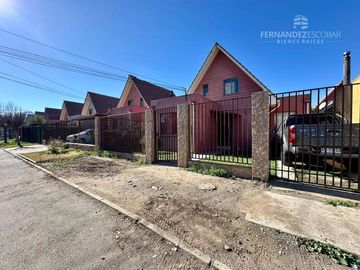 SAN FELIPE - VENDE CASA DE DOS PISOS 3D 2B 1E- COND. LA TROYA