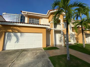 Espectacular casa en venta, Sector La Castellana