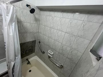 MAGDALENA LIMITE CON SAN ISIDRO ALQUILER DE AMPLIO Y COMODO DEPARTAMENTO DE 92 M2 TOTALMENTE AMOBLADO Y EQUIPADO MUY BIEN UBICADO EN LA RECTA DEL COUN