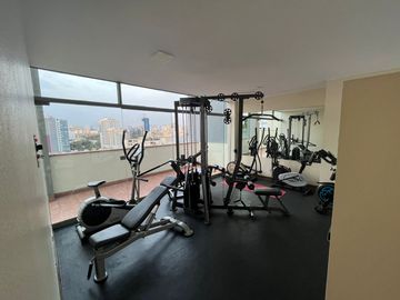 MAGDALENA LIMITE CON SAN ISIDRO ALQUILER DE AMPLIO Y COMODO DEPARTAMENTO DE 92 M2 TOTALMENTE AMOBLADO Y EQUIPADO MUY BIEN UBICADO EN LA RECTA DEL COUN