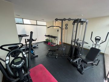MAGDALENA LIMITE CON SAN ISIDRO ALQUILER DE AMPLIO Y COMODO DEPARTAMENTO DE 92 M2 TOTALMENTE AMOBLADO Y EQUIPADO MUY BIEN UBICADO EN LA RECTA DEL COUN
