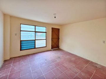 CASA EN VENTA DE UNA PLANTA SALIDA A SALAMANCA, FRACC. AMPLIACIÓN LA SOLEDAD, A LA ALTURA DE SERVIACERO