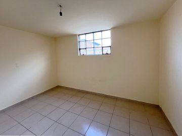 CASA EN VENTA DE UNA PLANTA SALIDA A SALAMANCA, FRACC. AMPLIACIÓN LA SOLEDAD, A LA ALTURA DE SERVIACERO