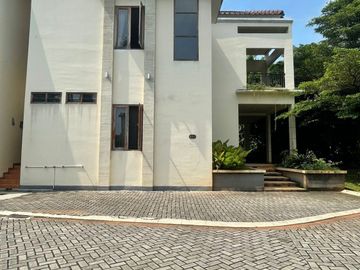 Dijual Rumah Siap Huni di Bintaro Sektor 9, lokasi Strategis