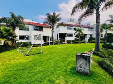 Casa en venta en Lomas country Club con areas comunes
