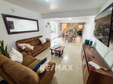 VENDO HERMOSA CASA EN SMP LIMITE CON LOS OLIVOS 140M2