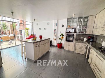 VENDO HERMOSA CASA EN SMP LIMITE CON LOS OLIVOS 140M2