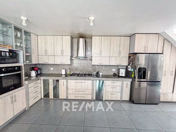 VENDO HERMOSA CASA EN SMP LIMITE CON LOS OLIVOS 140M2