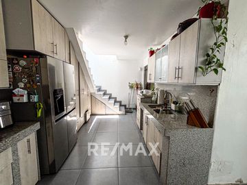 VENDO HERMOSA CASA EN SMP LIMITE CON LOS OLIVOS 140M2