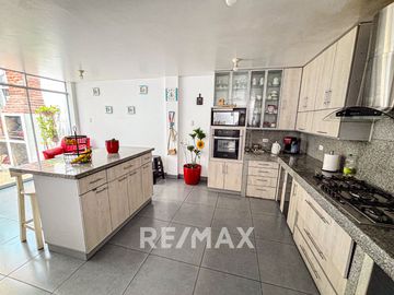VENDO HERMOSA CASA EN SMP LIMITE CON LOS OLIVOS 140M2