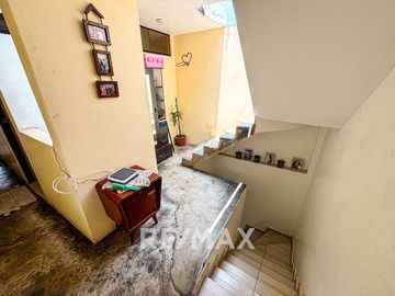 VENDO HERMOSA CASA EN SMP LIMITE CON LOS OLIVOS 140M2