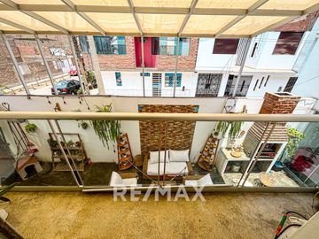 VENDO HERMOSA CASA EN SMP LIMITE CON LOS OLIVOS 140M2
