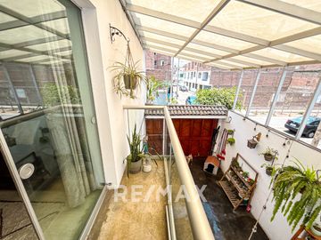 VENDO HERMOSA CASA EN SMP LIMITE CON LOS OLIVOS 140M2