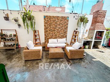 VENDO HERMOSA CASA EN SMP LIMITE CON LOS OLIVOS 140M2