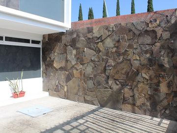 Amplia y moderna Casa en Privada Juquila, en Cuautlancingo, Puebla