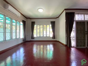 Unfurnished 3 bedrooms house for sale in Regent 1