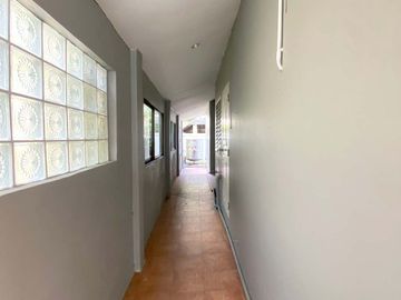 Unfurnished 3 bedrooms house for sale in Regent 1