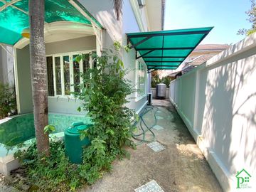 Unfurnished 3 bedrooms house for sale in Regent 1