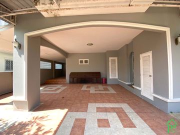 Unfurnished 3 bedrooms house for sale in Regent 1