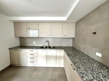 DEPARTAMENTO EN VENTA EN SANTA LUCIA QUITO
