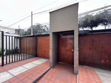 VENDO DEPARTAMENTO DUPLEX EN SURCO (VALLE HERMOSO)