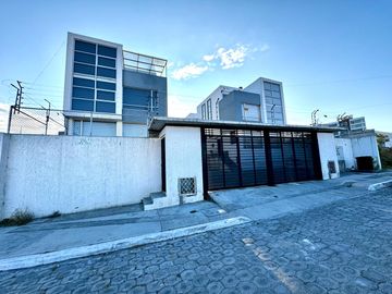 CASA DE VENTA EN CARCELÉN, A POCOS METROS DE LA AV. Simón Bolívar
