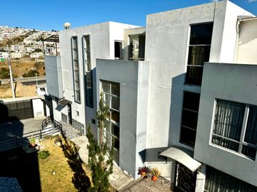 CASA DE VENTA EN CARCELÉN, A POCOS METROS DE LA AV. Simón Bolívar