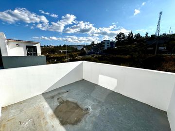CASA DE VENTA EN CARCELÉN, A POCOS METROS DE LA AV. Simón Bolívar