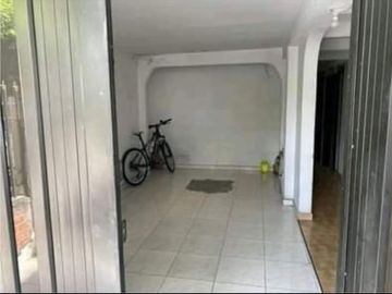 VENTA CASA BARRIO LOS ALMENDROS NTE DE CALI.  2 PISOS MAS TERRAZA