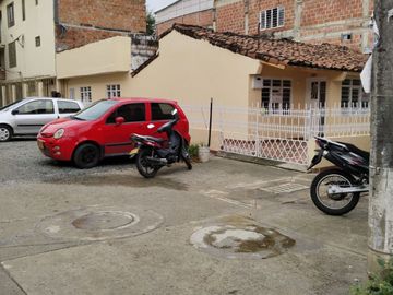 VENDO CASA  ESQUINERA BARRIO LA RIVERA 2  NTE DE CALI
