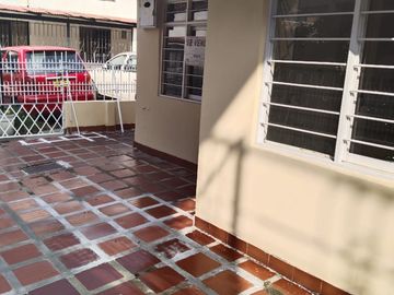 VENDO CASA  ESQUINERA BARRIO LA RIVERA 2  NTE DE CALI