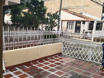VENDO CASA  ESQUINERA BARRIO LA RIVERA 2  NTE DE CALI