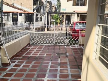 VENDO CASA  ESQUINERA BARRIO LA RIVERA 2  NTE DE CALI