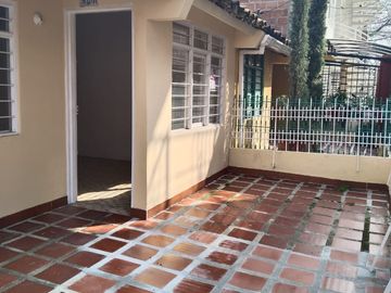 VENDO CASA  ESQUINERA BARRIO LA RIVERA 2  NTE DE CALI