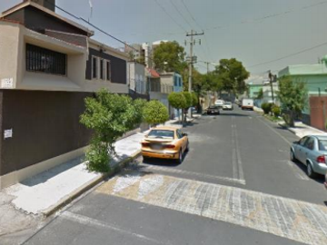 REMATE DE GRANDE CASA EN SINDICATO MEXICANO DE ELECTRICISTA, AZCAPOTZALCO, CDMX.