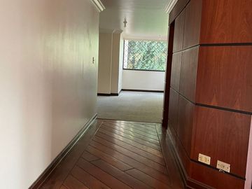 DE OPORTUNIDAD AMPLIO DEPARTAMENTO A LA VENTA SECTOR EL BOSQUE.