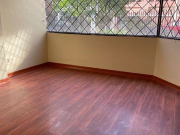 DE OPORTUNIDAD AMPLIO DEPARTAMENTO A LA VENTA SECTOR EL BOSQUE.