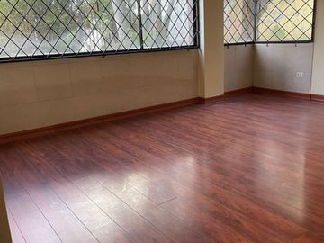 DE OPORTUNIDAD AMPLIO DEPARTAMENTO A LA VENTA SECTOR EL BOSQUE.