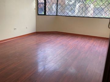 DE OPORTUNIDAD AMPLIO DEPARTAMENTO A LA VENTA SECTOR EL BOSQUE.
