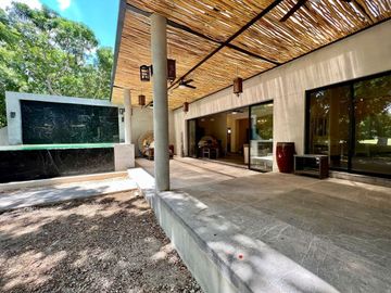 CASA EN VENTA MERIDA YUCATAN , CON VISTA AL CAMPO DE GOLF LA CEIBA UNA PLANTA
