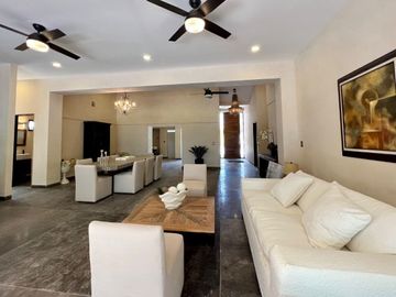 CASA EN VENTA MERIDA YUCATAN , CON VISTA AL CAMPO DE GOLF LA CEIBA UNA PLANTA